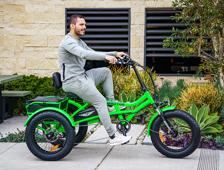 Arisetan electric trike in the city