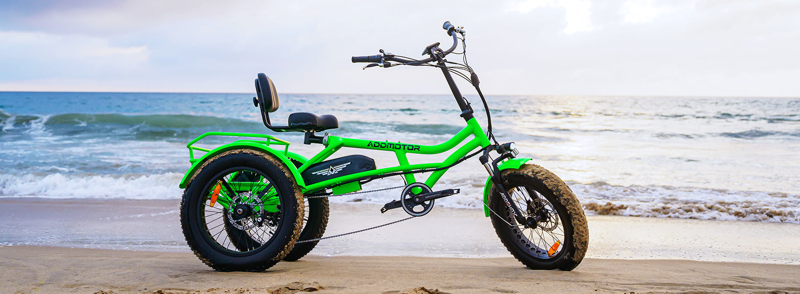 Arisetan electric tricycle on the sand